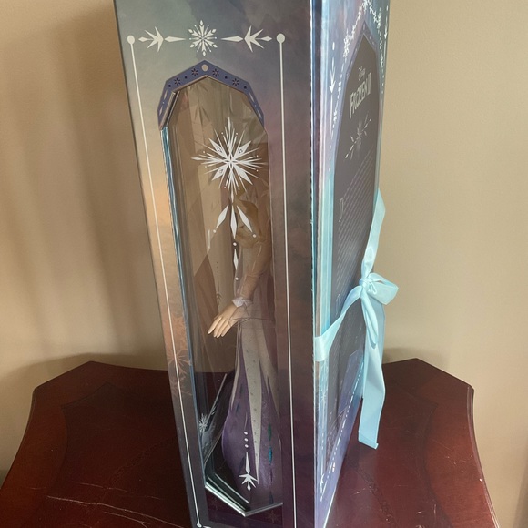 DISNEY FROZEN 2    2020 ELSA SNOW QUEEN LIMITED DOLL. HAIR DOWN - Picture 3 of 6